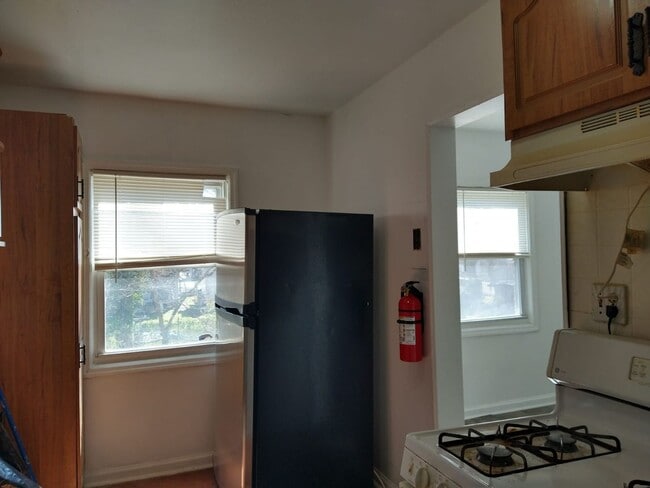 Building Photo - Nice and quiet Town House with garage and ...