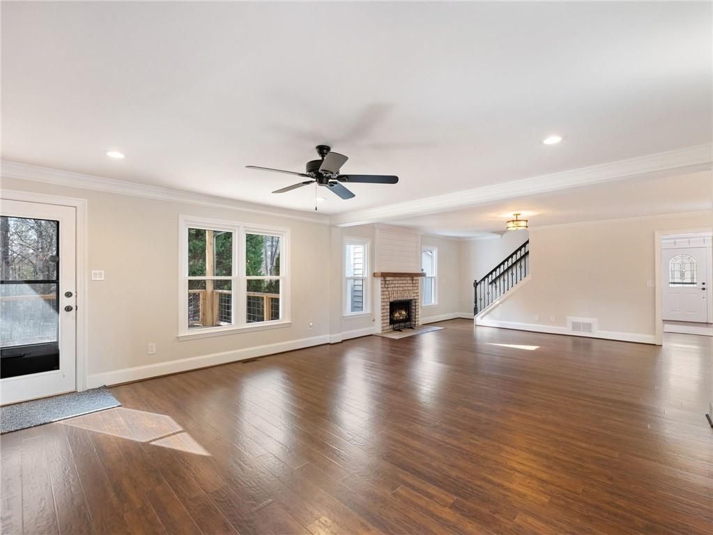 Building Photo - 3965 Hamilton View Way NE