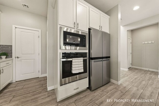 Building Photo - 5 Lilla Rosa St