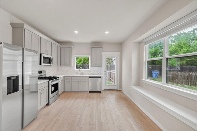 Building Photo - 17104 Crane Fly Dr