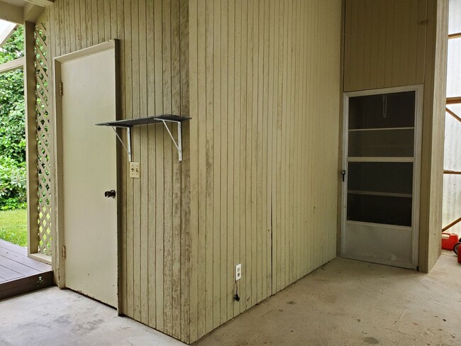 Building Photo - Modern Upgraded 3 bedroom Rambler