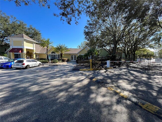 Building Photo - 2035 Dixie Belle Dr