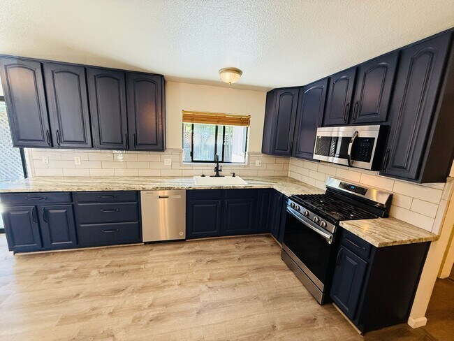 Building Photo - Pet Friendly 4 bed 2 bath house for rent at 1222. Jobs Peak