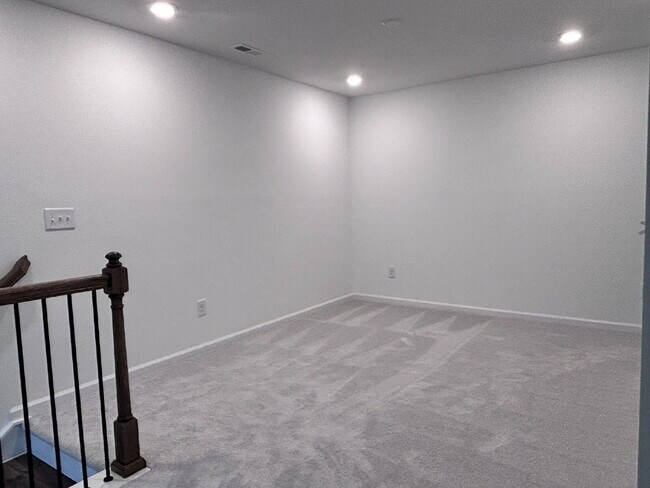 Building Photo - 10060 Regal Dr