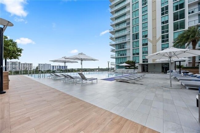 Building Photo - 300 Sunny Isles Blvd
