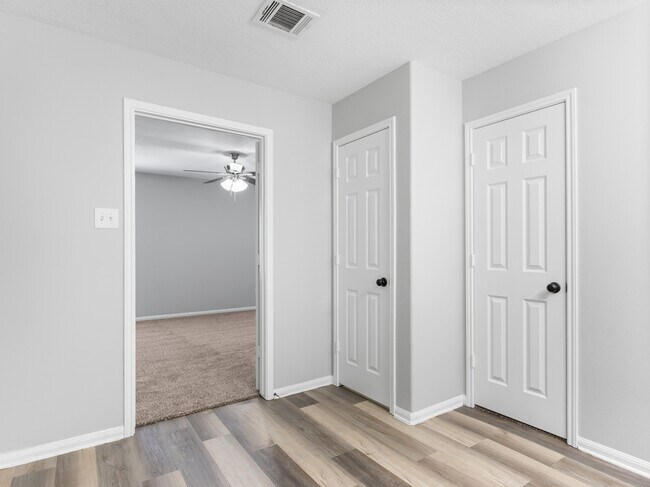 Building Photo - 1023 Santa Fe Ct