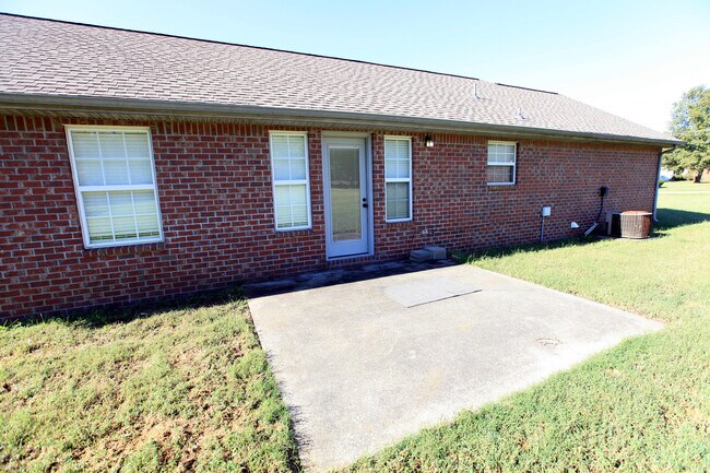 Building Photo - 546 Carter Ln