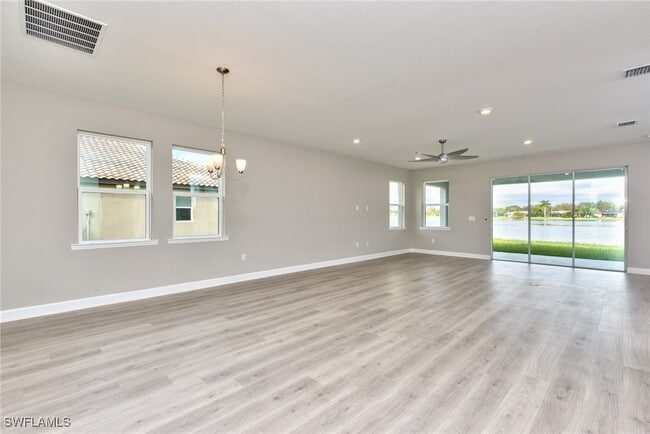 Building Photo - 2066 Grove Dr