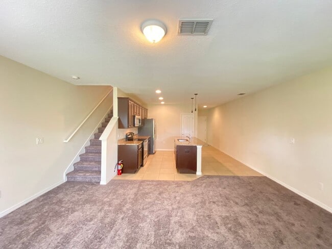 Building Photo - Beauiful Townhome in Tuscany Place. This i...