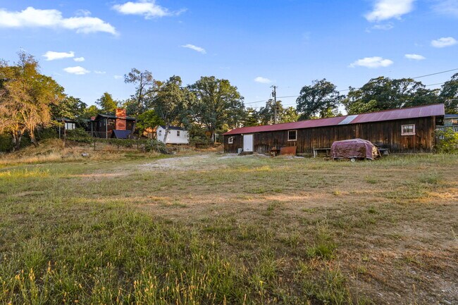 Building Photo - 1640 Highland Ave