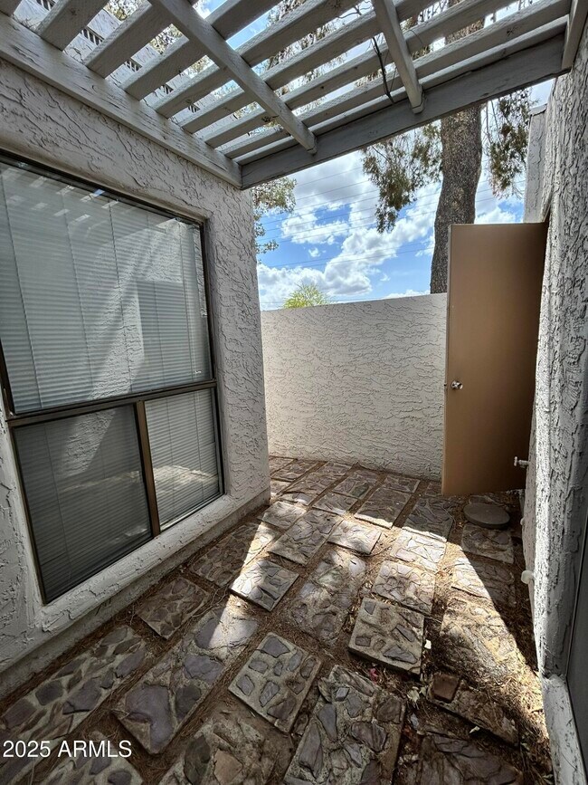 Building Photo - 329 E Ambassador Dr