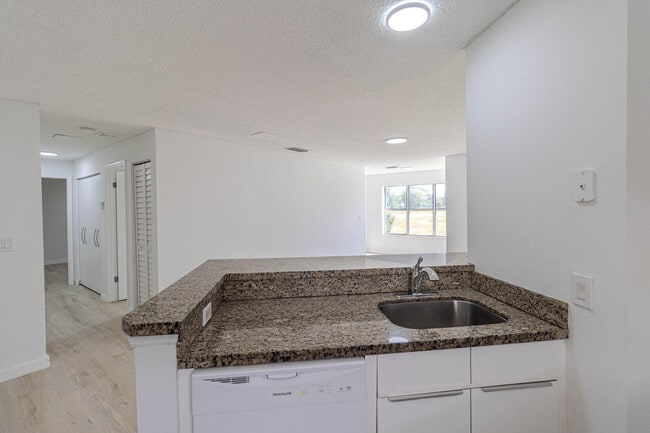 Building Photo - 3350 Pinewalk Dr N