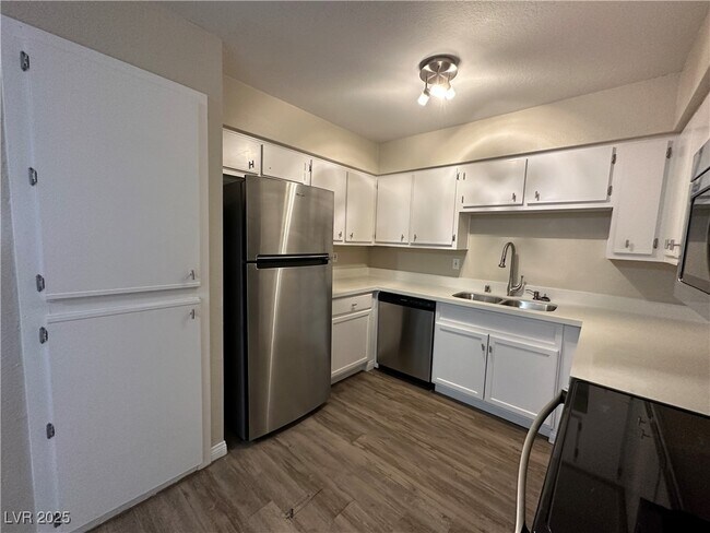 Building Photo - 3151 N Soaring Gulls Dr
