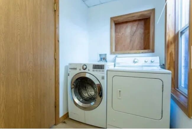 Building Photo - 945 Spruce St