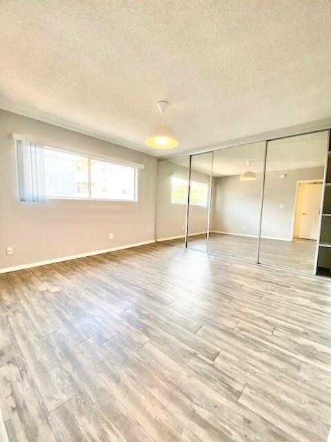 Building Photo - 10537 Rose Ave