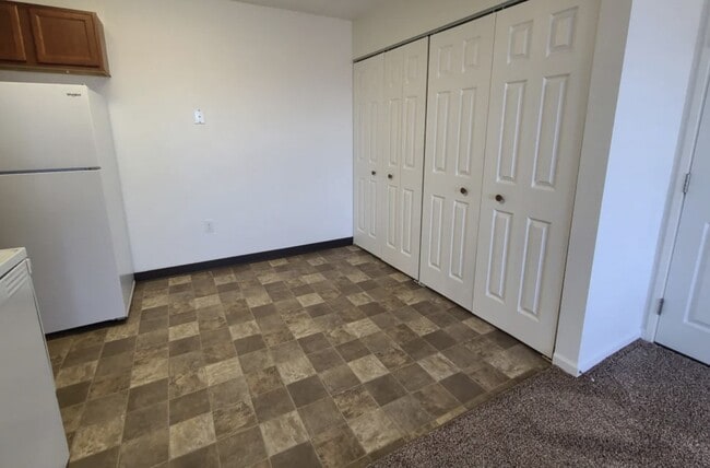 Building Photo - 701 Park Ave