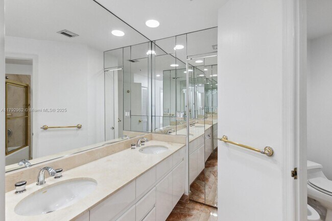Building Photo - 888 Brickell Key Dr