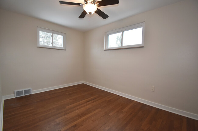 Building Photo - 1559 Orchardview Dr