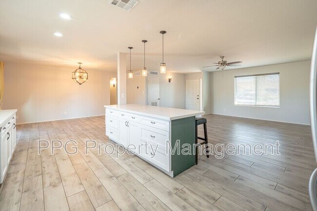 Building Photo - 456 W Jasper Dr