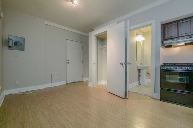 Building Photo - 4706 N Beacon St