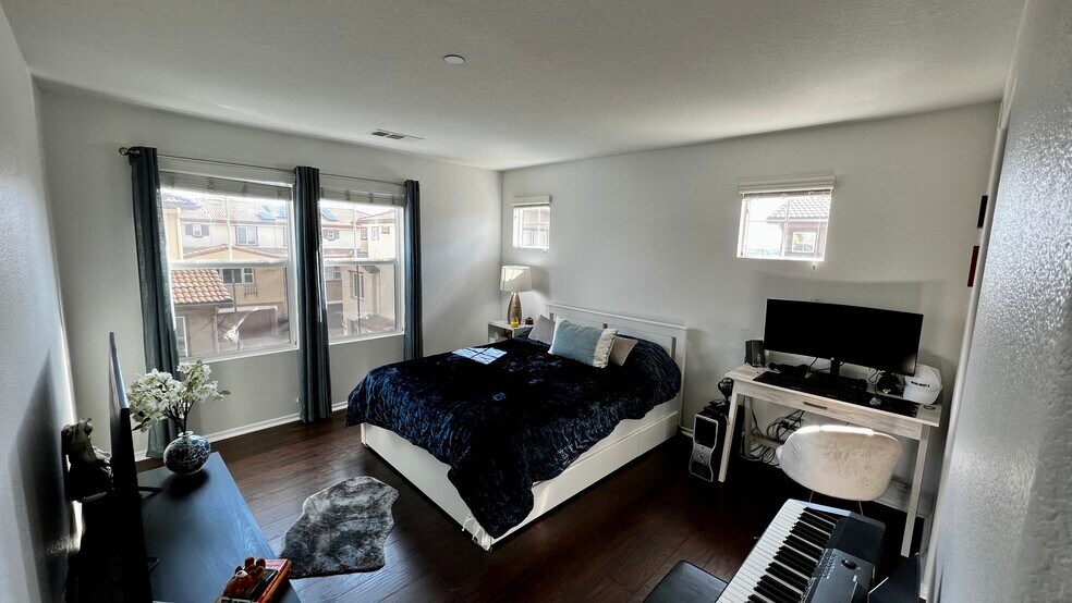 Building Photo - 1314 Calabria St