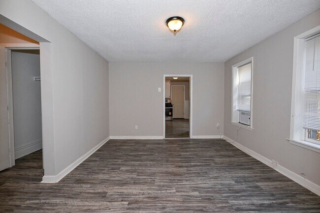 Building Photo - 319 Olive St