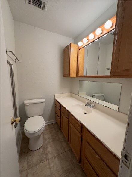 Building Photo - 2614 W Newton Cir