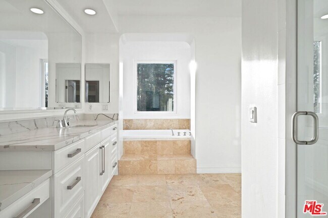 Building Photo - 5309 Louise Ave