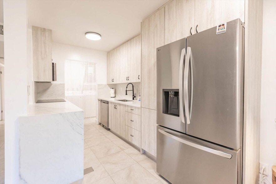 Building Photo - 716-720 Southwest 14th Court-SI FL1-ID1475646P