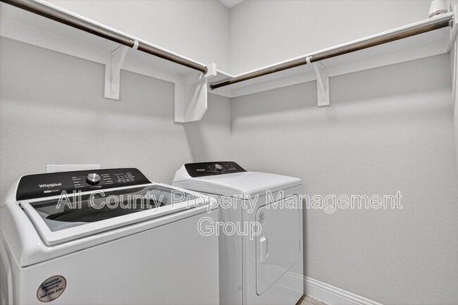 Building Photo - 6330 Oakbend Cir