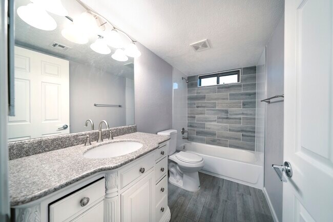 Primary Photo - 3728 W Bluefield Ave