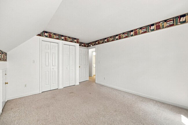 Building Photo - 322 Whispering Oaks Dr