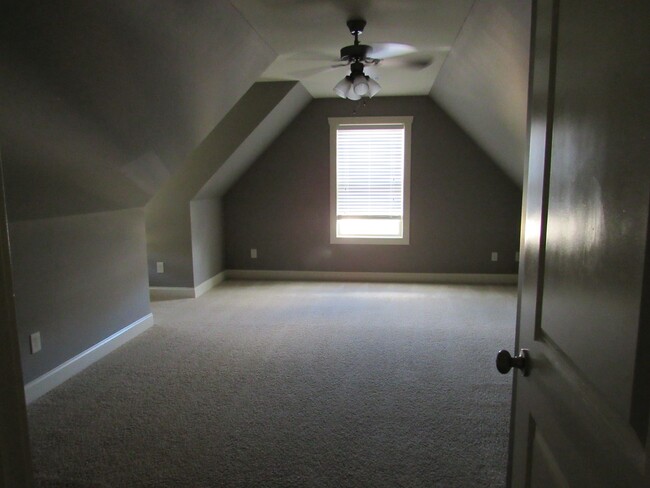 Building Photo - 285 Solamere Ln