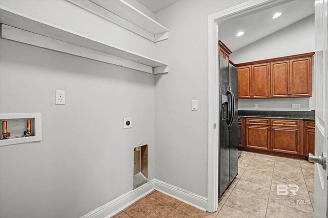 Building Photo - 9011 Brookside Ln