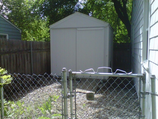 Building Photo - Charming 2 Bedroom, 1 Bath Finch Arboretum Area Home