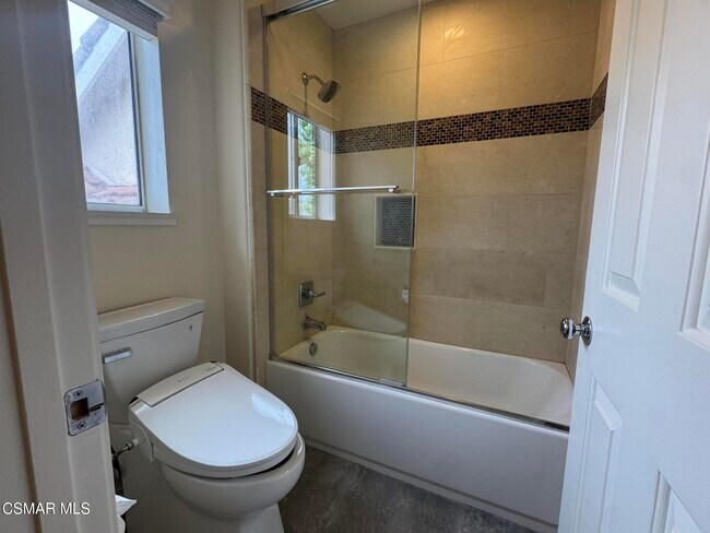 Building Photo - 318 Hornblend Ct
