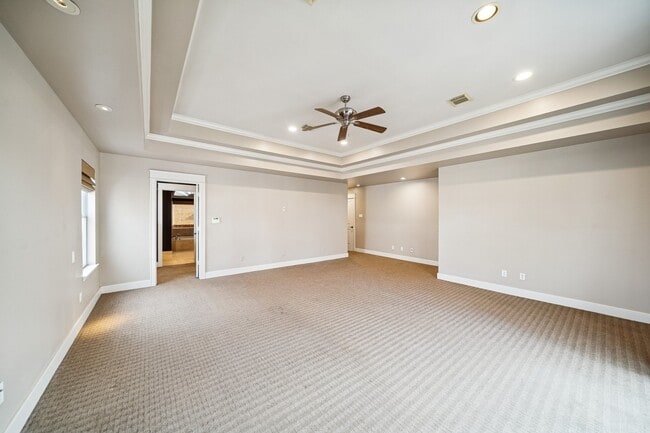 Building Photo - 2024 Vermont St