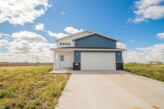 Building Photo - 4 bedroom 2 bathroom house