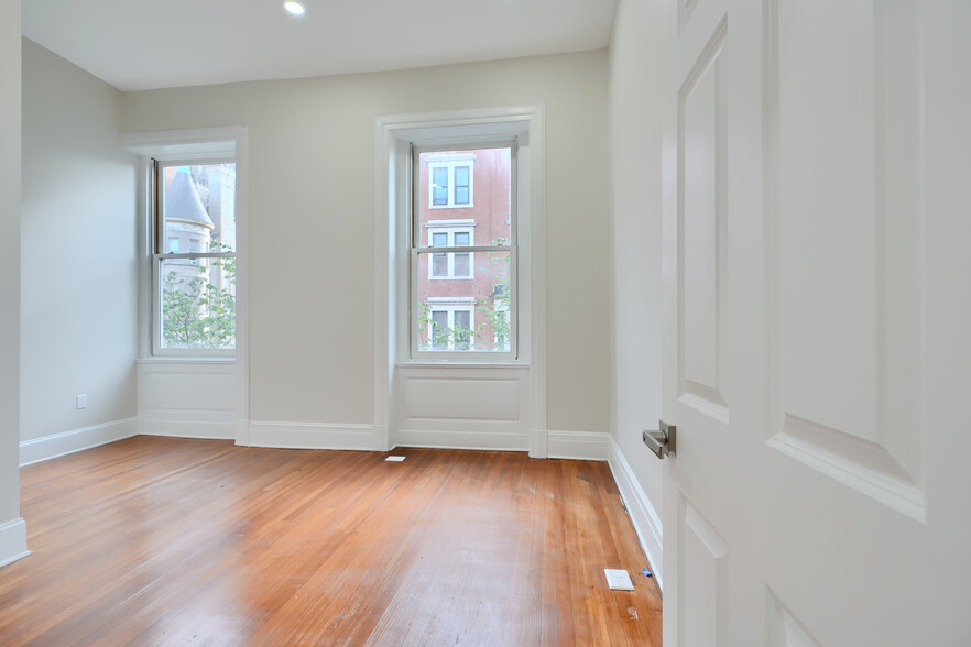Building Photo - 801 N Charles St