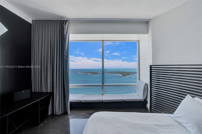 Building Photo - 1425 Brickell Ave
