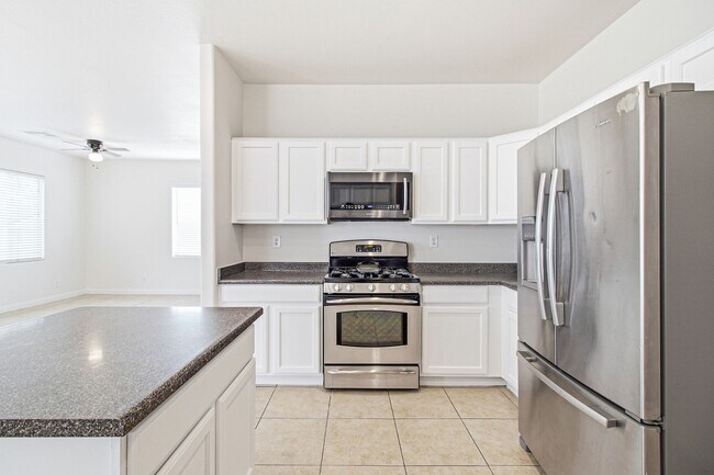 Building Photo - 10630 Lessona St