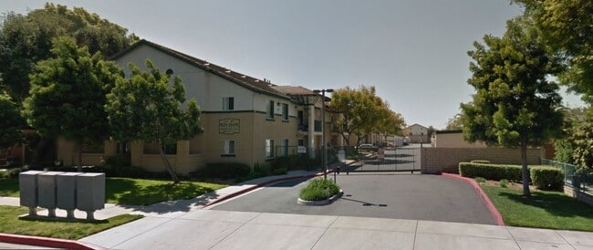 Primary Photo - 850 E Grand Ave