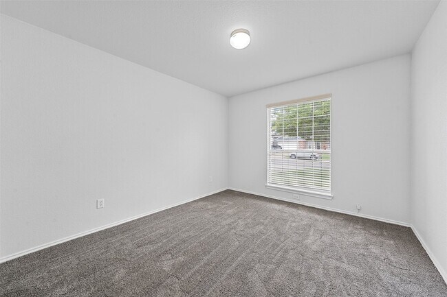 Building Photo - 10120 Salem Way