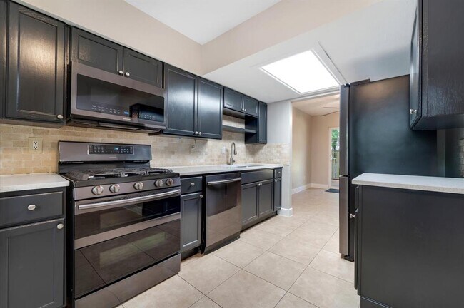 Building Photo - 30 Willowwood Cir