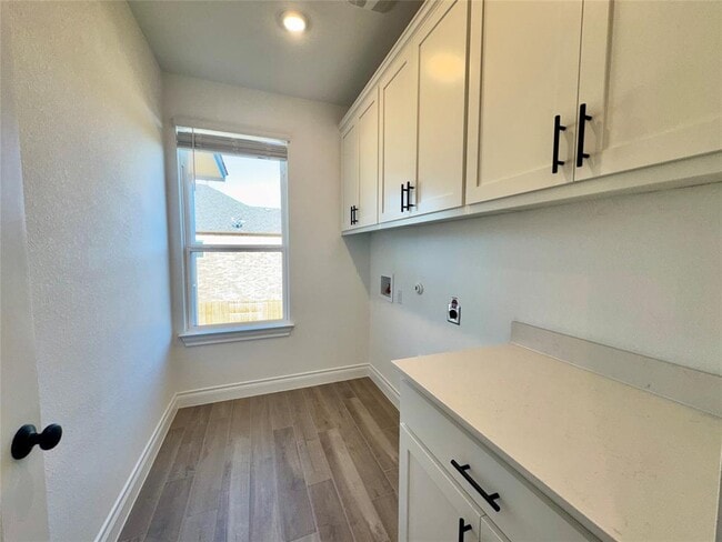 Building Photo - 1301 White Daisy Ln