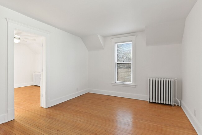 Building Photo - 420 N Oliver Ave