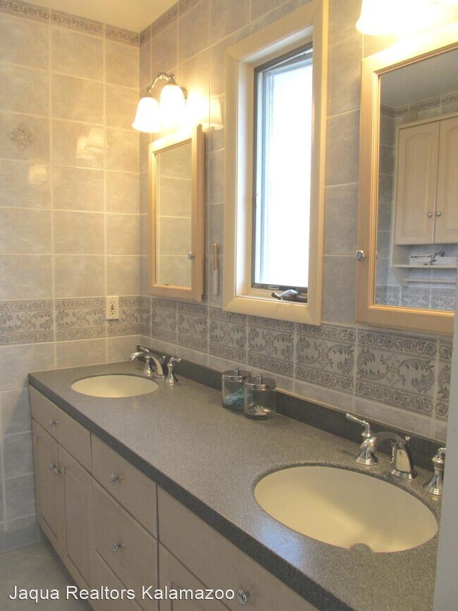 Building Photo - 5 br, 3.5 bath House - 5251 Colony Woods D...