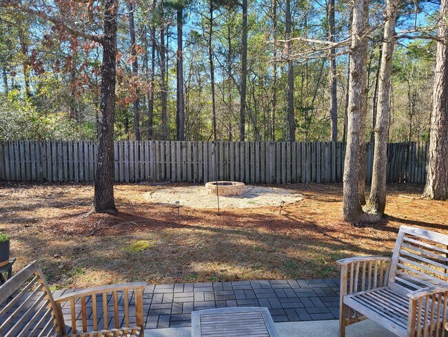 Building Photo - 3 Bedroom, 2 bath home located in The Land...