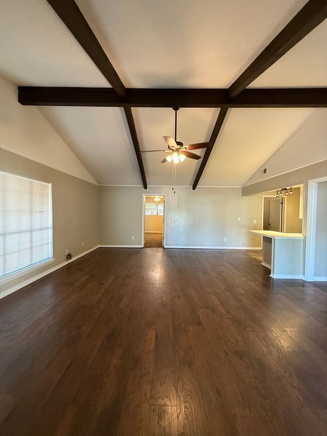 Building Photo - 3 Bedroom 2 bath in Faith Village