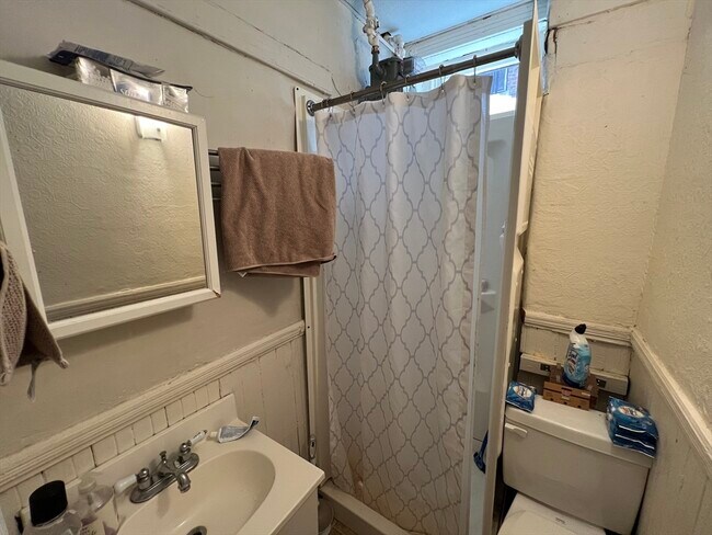 Building Photo - 76 Myrtle St